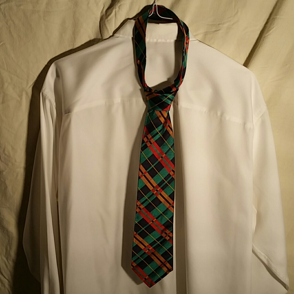 Alexander Julian -100% Silk tie